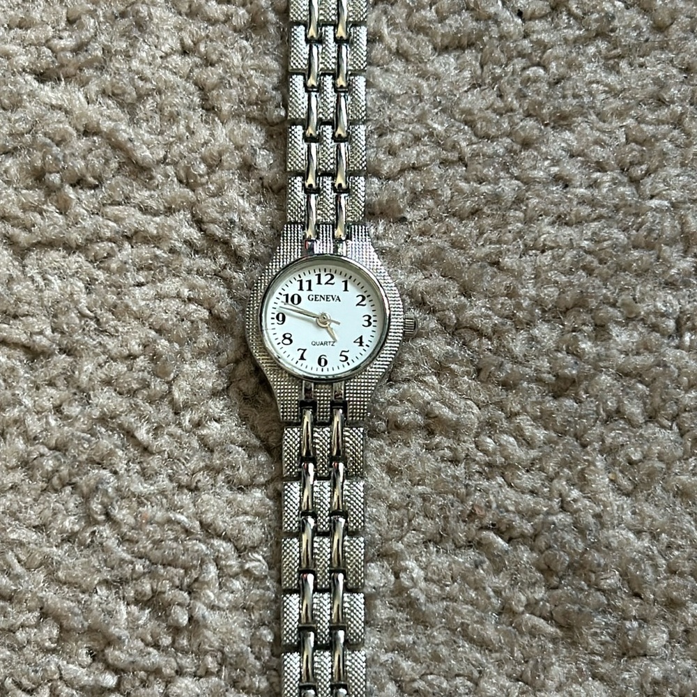 Geneva women’s vintage silver stainless steel‎ bracelet watch one size